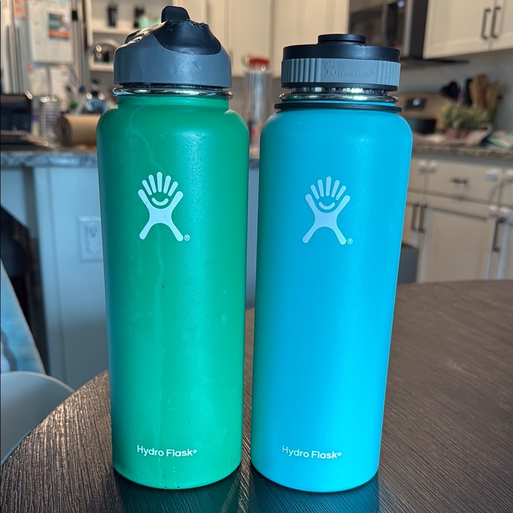 Pair of 40oz Hydro Flask bottles. Green and blue.